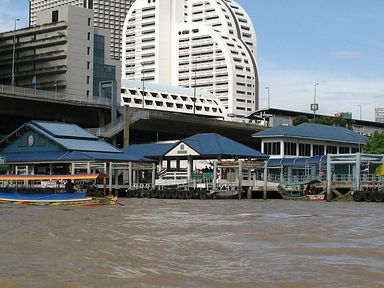 Bangkok - Saphan Taksin Station