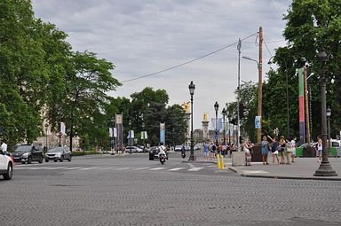 Paris - Avenue des Champs-Elysees