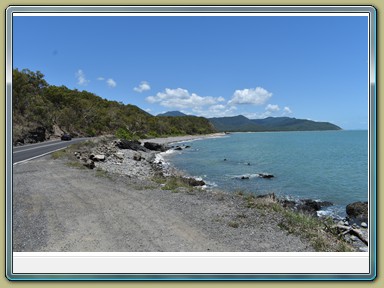 Pacific Coast - The Gatz Balancing Rocks (QLD)