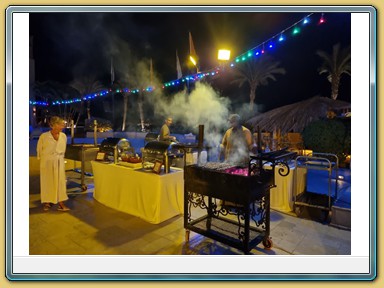 The Breakers Diving & Surfing Lodge
- Oriental Night in Galabeya Kleidung -