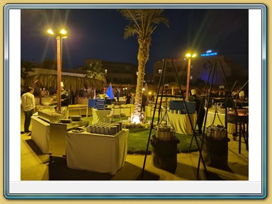 The Breakers Diving & Surfing Lodge
- Barbeque am Hotelstrand -
