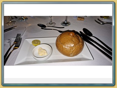 The Breakers Diving & Surfing Lodge
- Seafood Dinner am Hotelstrand -