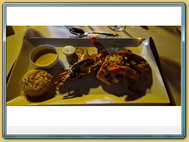 The Breakers Diving & Surfing Lodge
- Seafood Dinner am Hotelstrand -